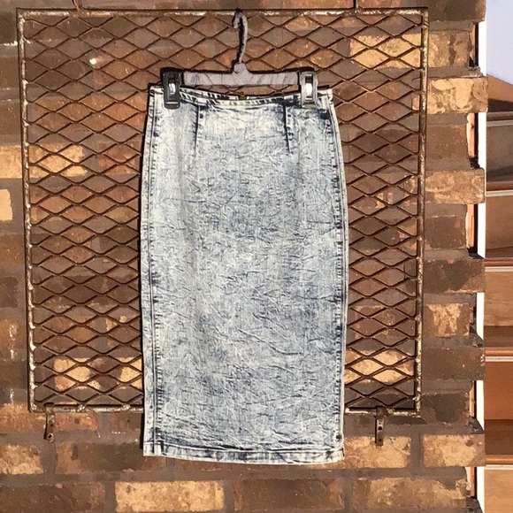 akira chicago red label Dresses & Skirts - Akira Chicago red label stretchy denim skirt-s